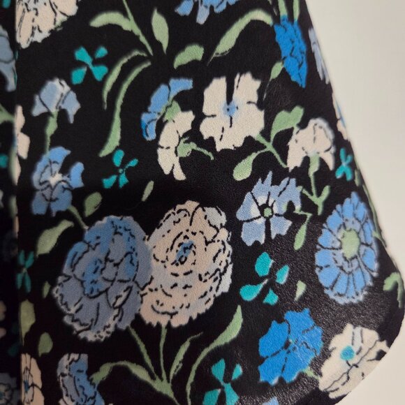 EUC LIKE NEW LOFT FLORAL V NECK WRAP FLUTTER SLEEVES TOP SZ XS - Picture 9 of 15